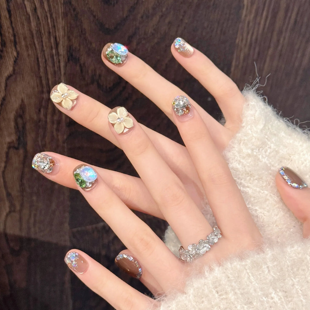 Golden Amber Cat-Eye Press-On Nails detail