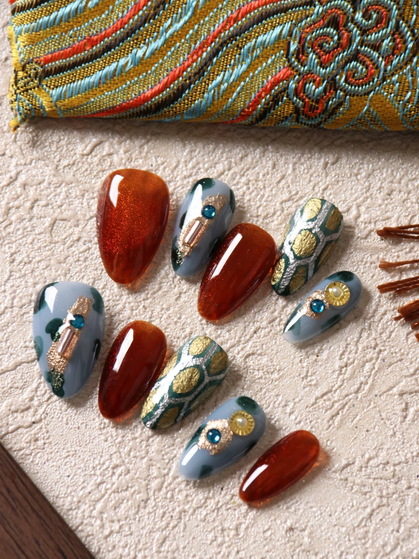10Pcs Press on Nails Short Red Cat's Eye Acrylic Press on Nails Fake Nails Includes 1 Sheet Adhesive Tabs & 1 Pc Mini File