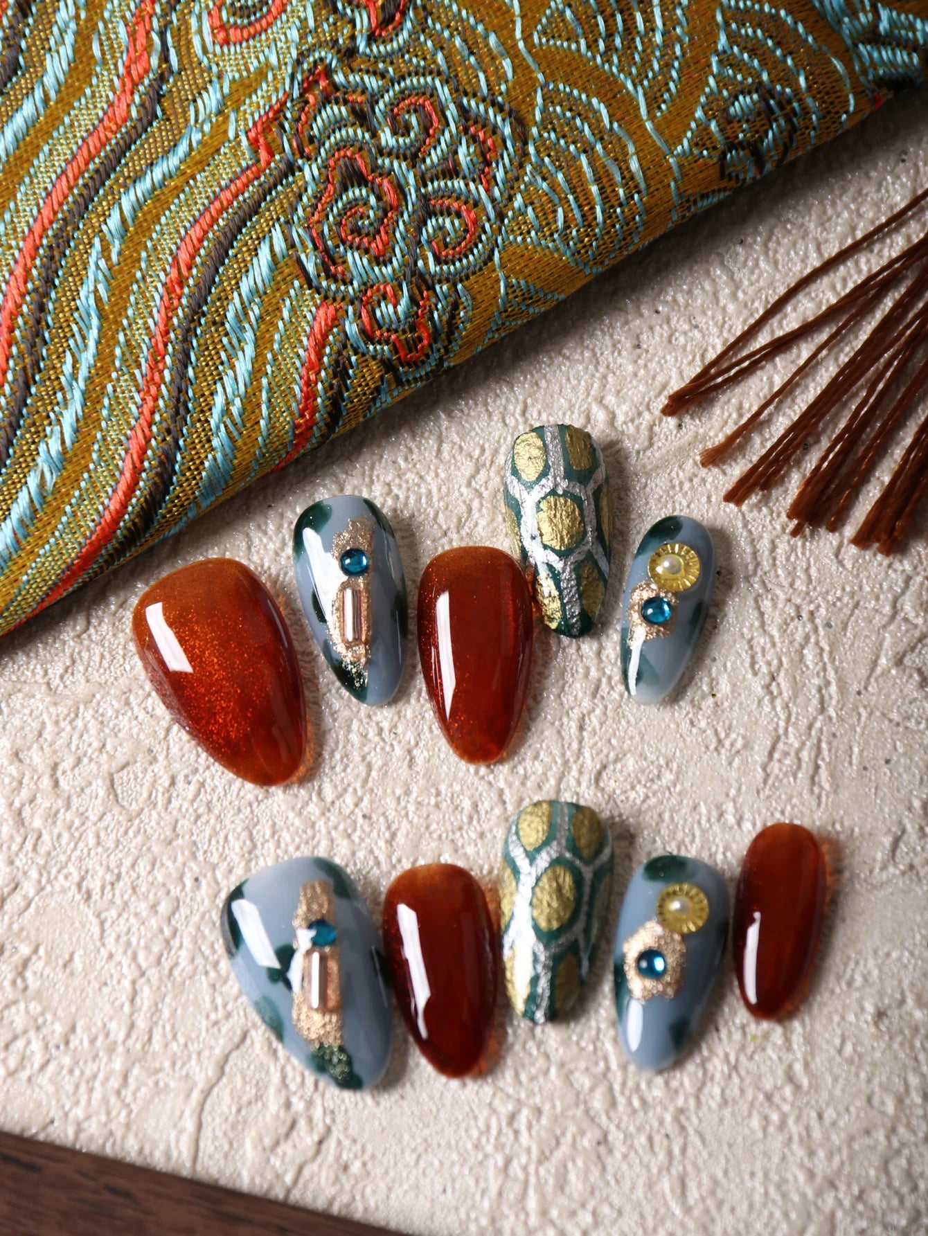 10Pcs Press on Nails Short Red Cat's Eye Acrylic Press on Nails Fake Nails Includes 1 Sheet Adhesive Tabs & 1 Pc Mini File